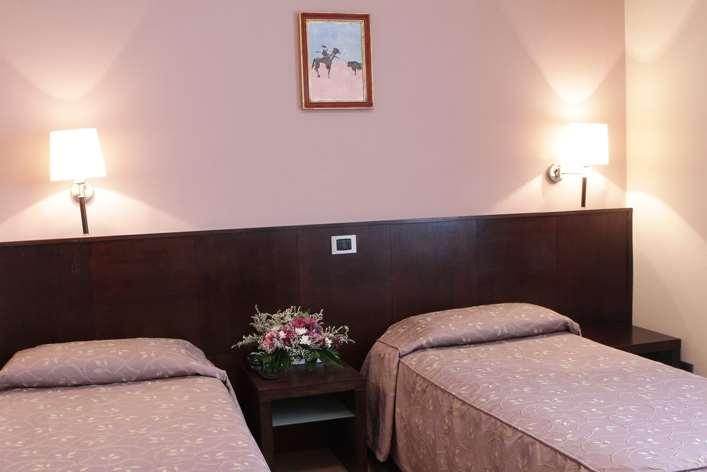 Hotel City Plasencia Habitación foto